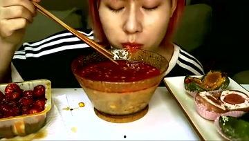 小方是个吃瓜姑娘,瓜田里的吃瓜姑娘，揭秘娱乐圈那些事儿  第2张