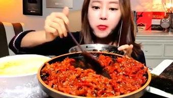 小方是个吃瓜姑娘,瓜田里的吃瓜姑娘，揭秘娱乐圈那些事儿  第3张