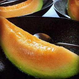 韩国在店里吃瓜,瓜果飘香，品味独特风味