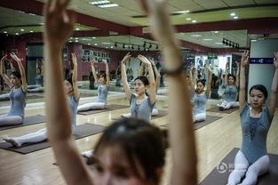 杭州电商模特吃瓜,网络热议背后的真相揭秘