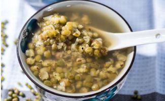 吃瓜吃绿豆汤图片搞笑,搞笑瞬间引网友热议！  第2张