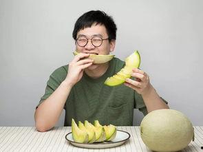 吃瓜吃到自己同事,同事间的“意外”瓜事