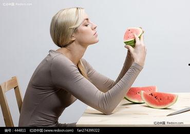 吃瓜美女特效图片,揭秘网红吃瓜美女特效图片背后的魅力  第3张