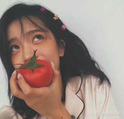 埋头吃瓜的头像女人,探寻埋头吃瓜的诱惑