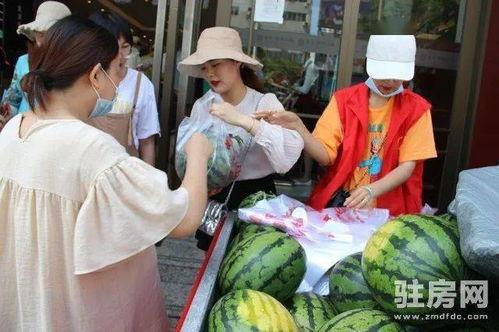 蓝天市场吃瓜,吃瓜群众的热闹盛宴