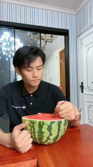 疯狂大杨哥吃瓜,揭秘娱乐圈幕后真相