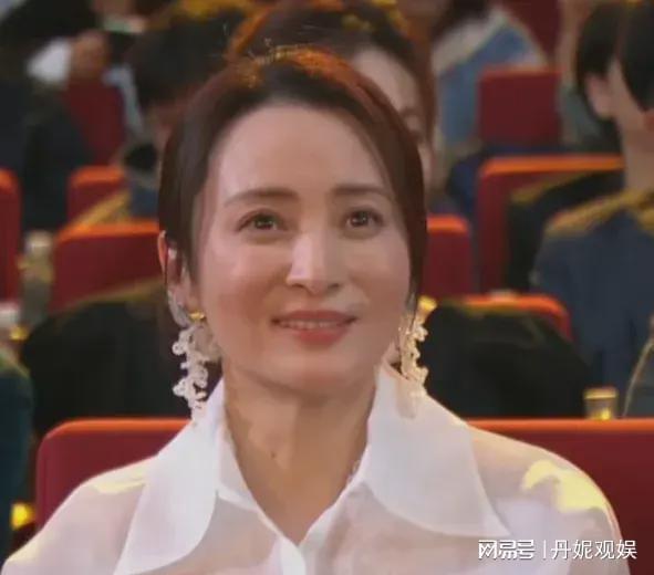 周迅吃瓜表情包